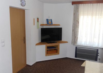 Couch im Wohnzimmer im Ferienhaus 1, Ferienhäuser Vorwachs in Goyatz am Schwielochsee